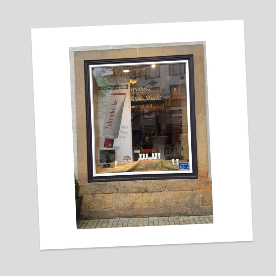 Werbeagentur mosaic - Schaufenstergestaltung - Apotheke